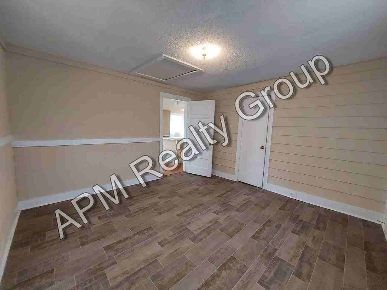 1221 King St - Photo 2 of 14