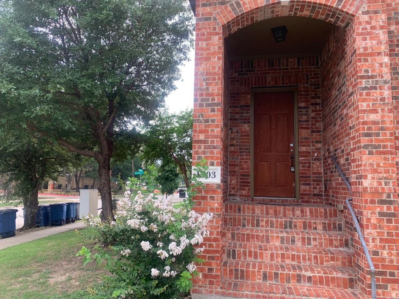 1303 Halcyon Pl - Photo 2 of 20