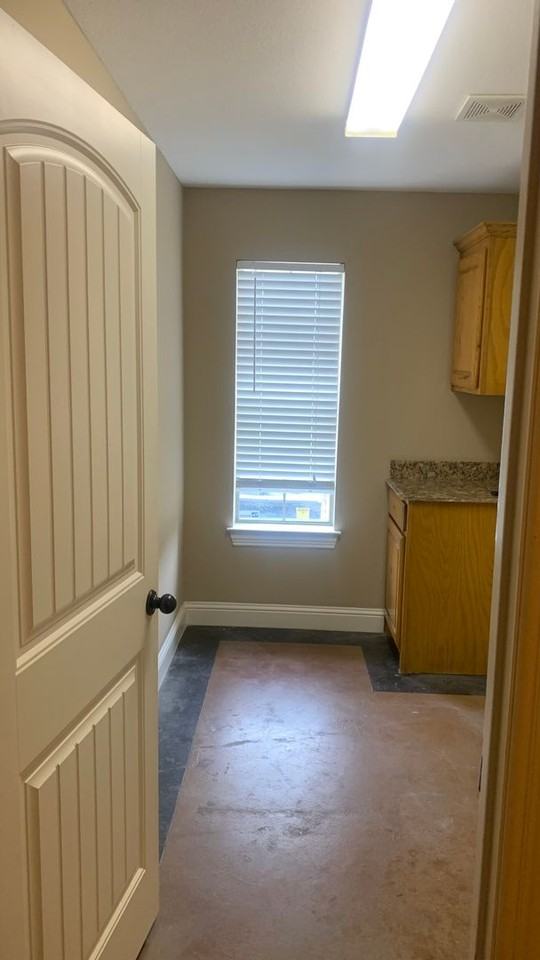 1303 Halcyon Pl - Photo 5 of 20