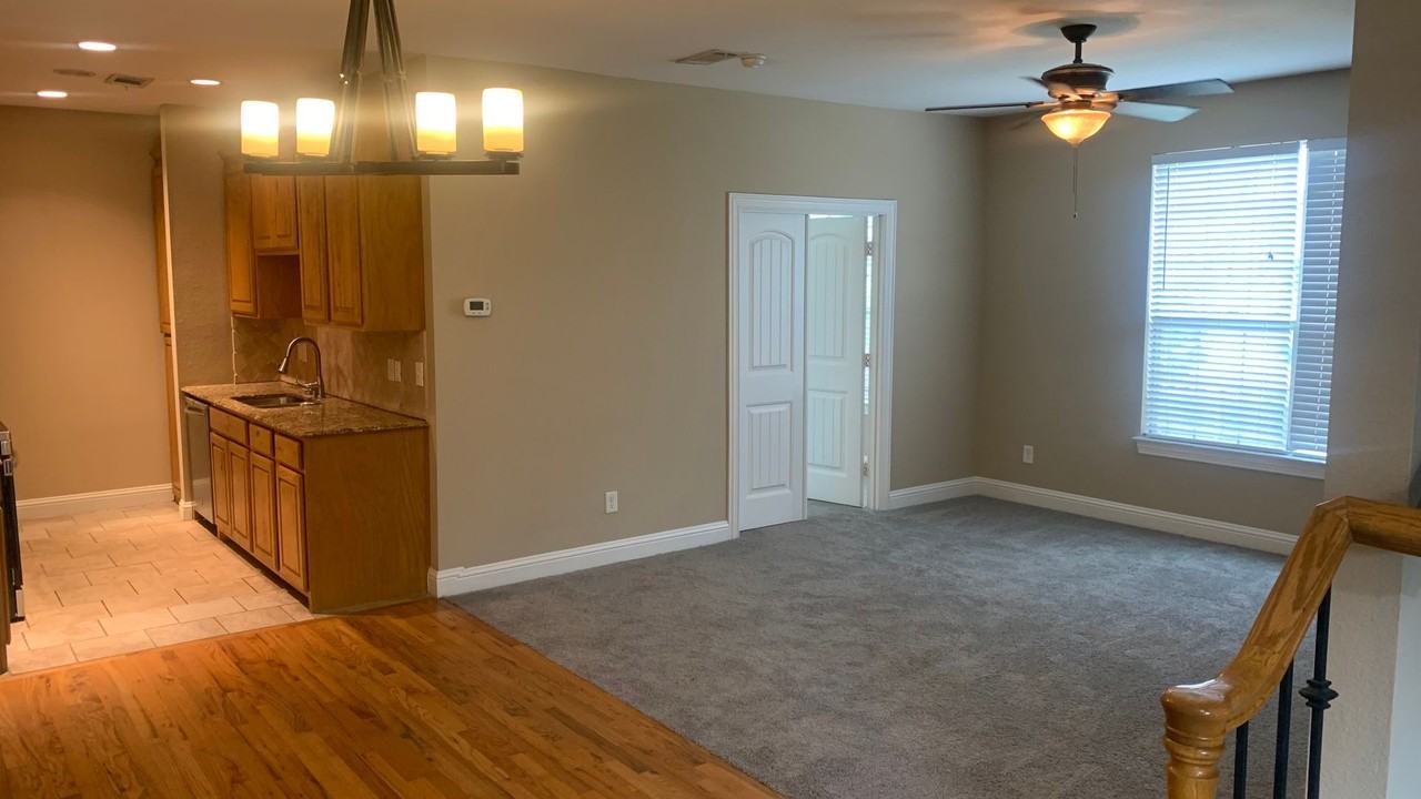 1303 Halcyon Pl - Photo 7 of 20