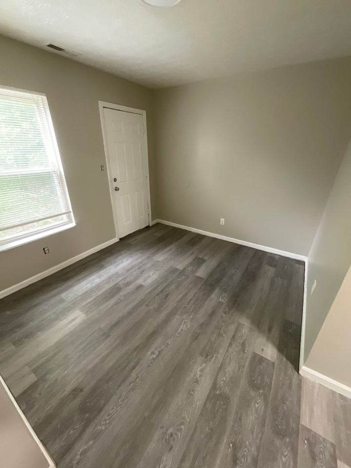 1229 W 29th St - Photo 4 of 15