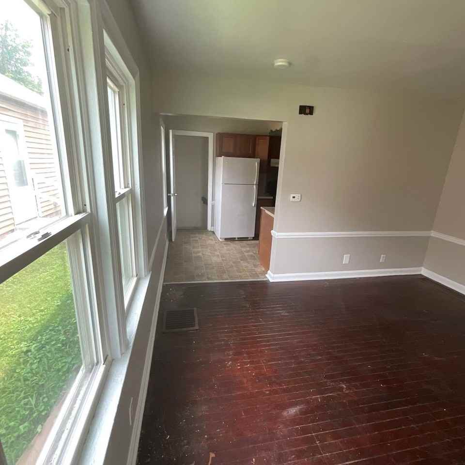 1525 W 29th St - Photo 4 of 13