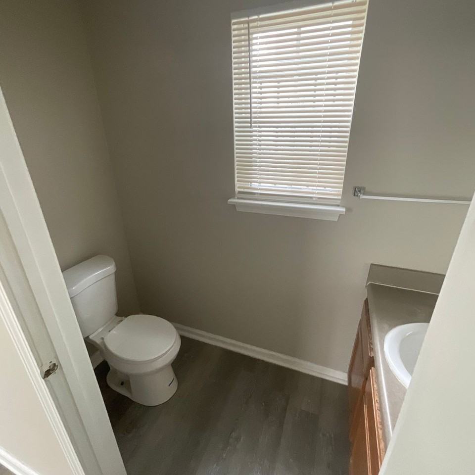 1155 W 27th St - Photo 4 of 15