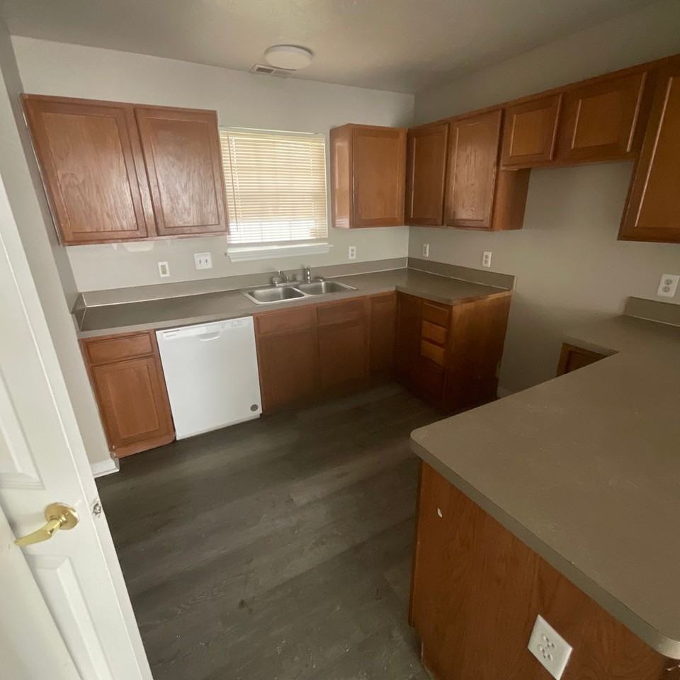 1155 W 27th St - Photo 7 of 15