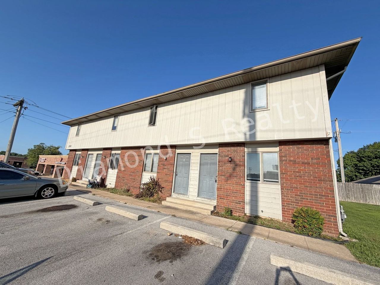 1201 N Main St - Photo 2 of 12