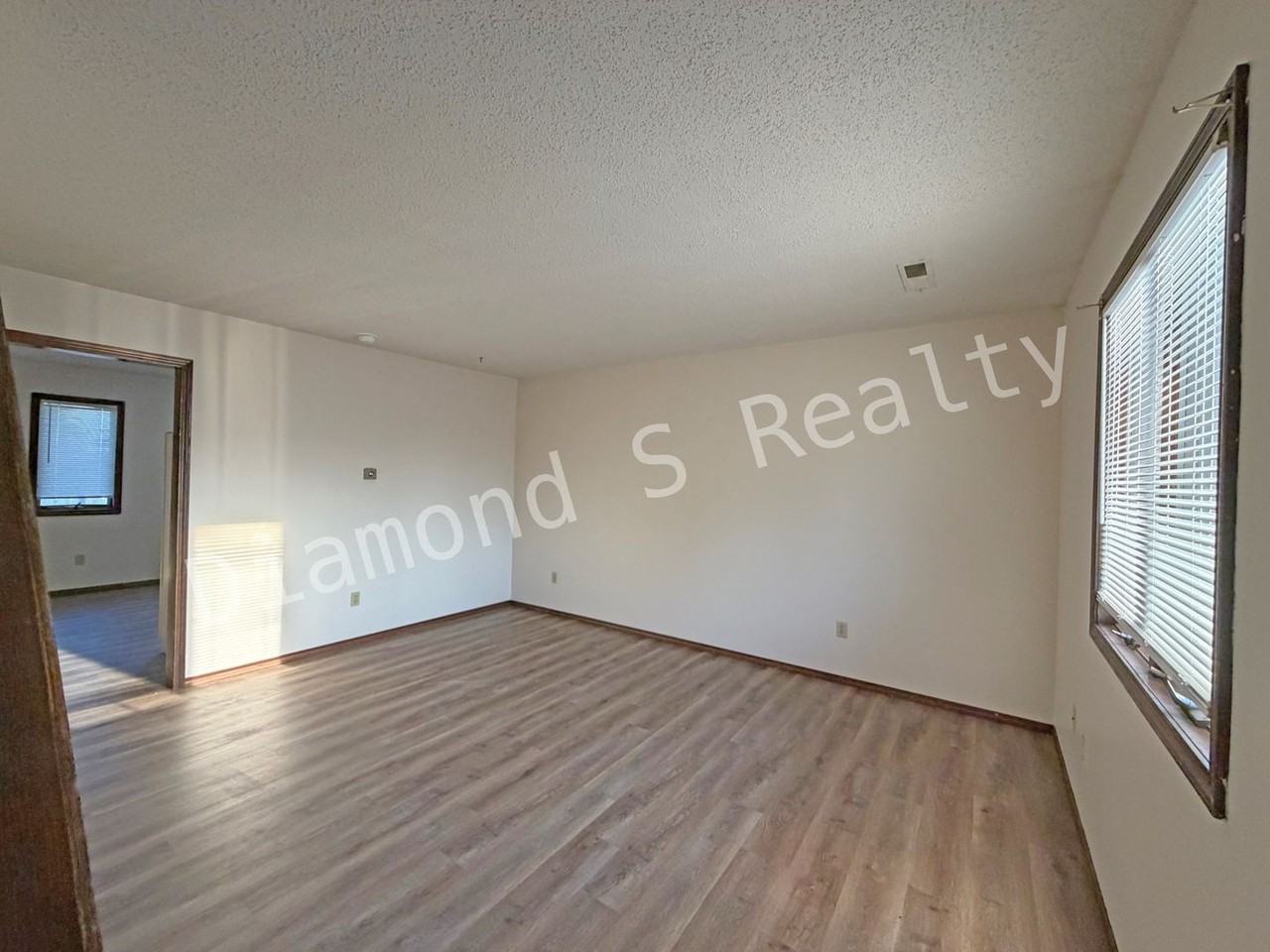 1201 N Main St - Photo 4 of 12
