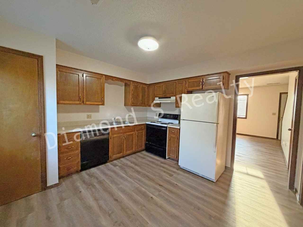 1201 N Main St - Photo 5 of 12