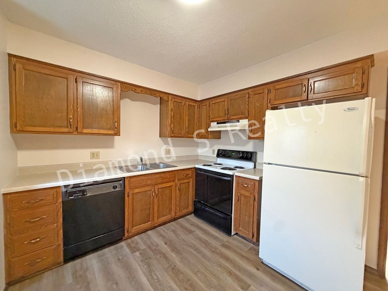 1201 N Main St - Photo 7 of 12