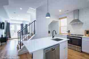 631 Constitution Ave Ne - Photo 1 of 1