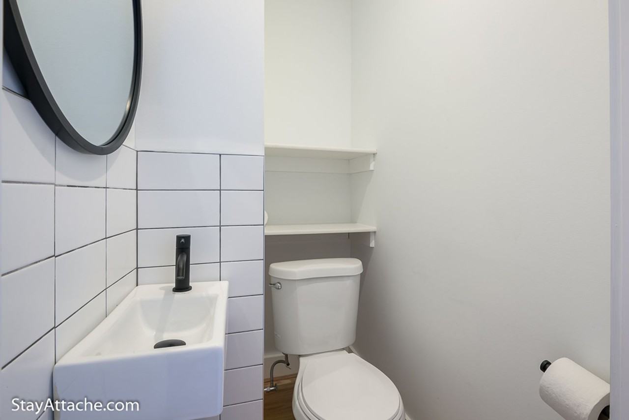 631 Constitution Ave Ne - Photo 4 of 22