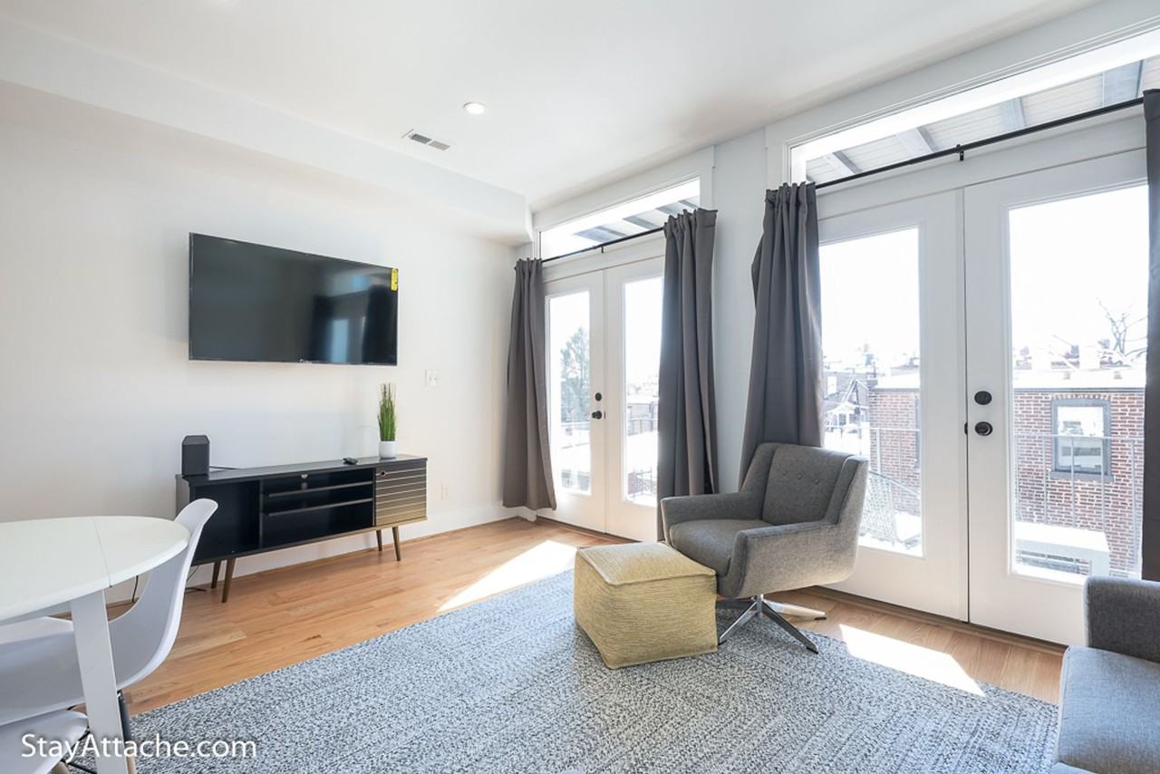 631 Constitution Ave Ne - Photo 7 of 22