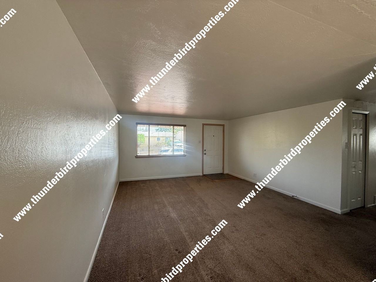 11004 Mcknight Ave Ne - Photo 3 of 15