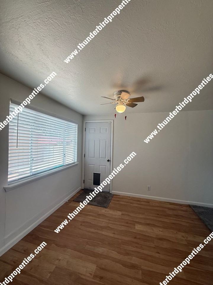 11004 Mcknight Ave Ne - Photo 5 of 15
