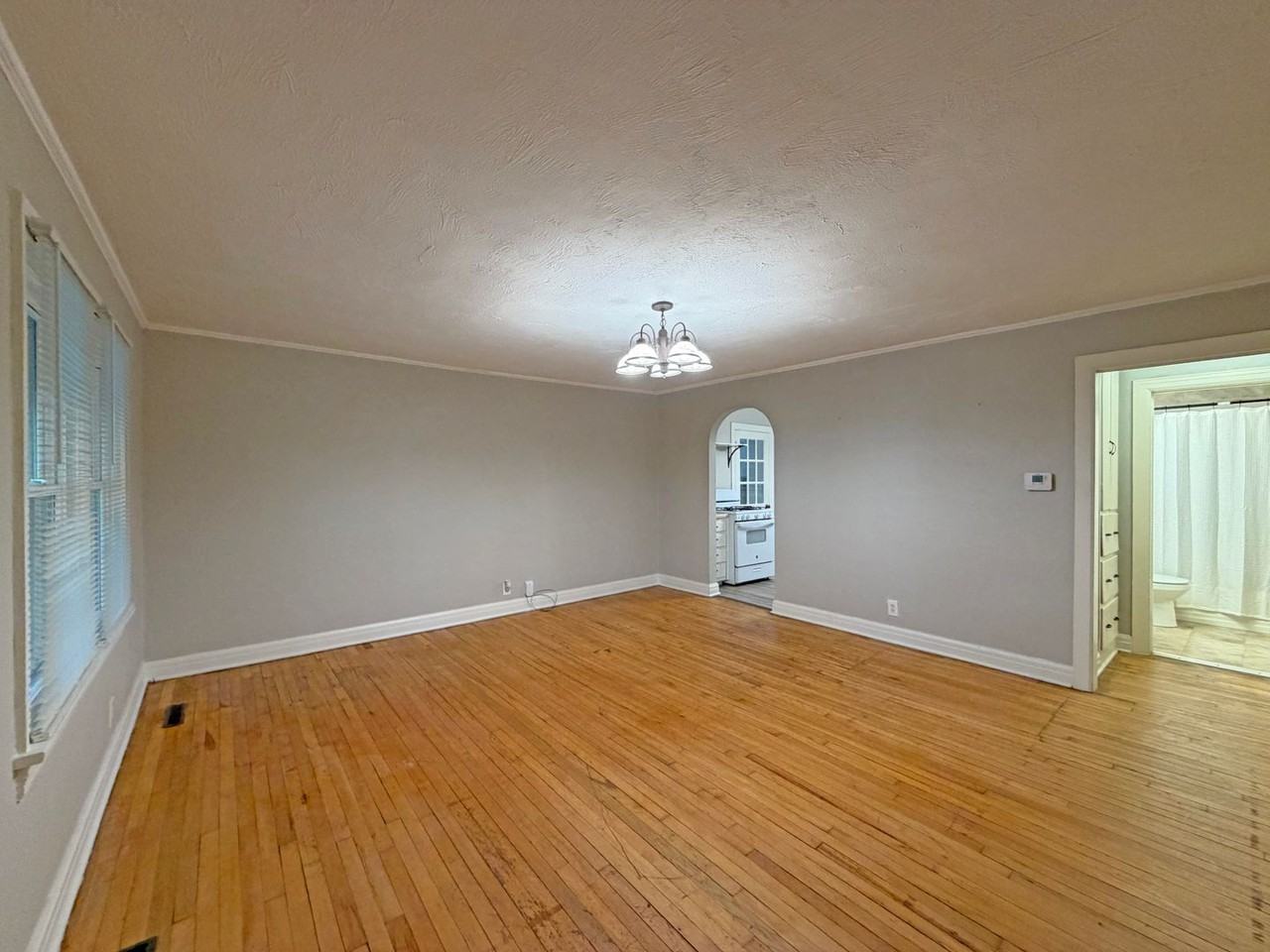 920 N Pickwick Ave - Photo 2 of 14