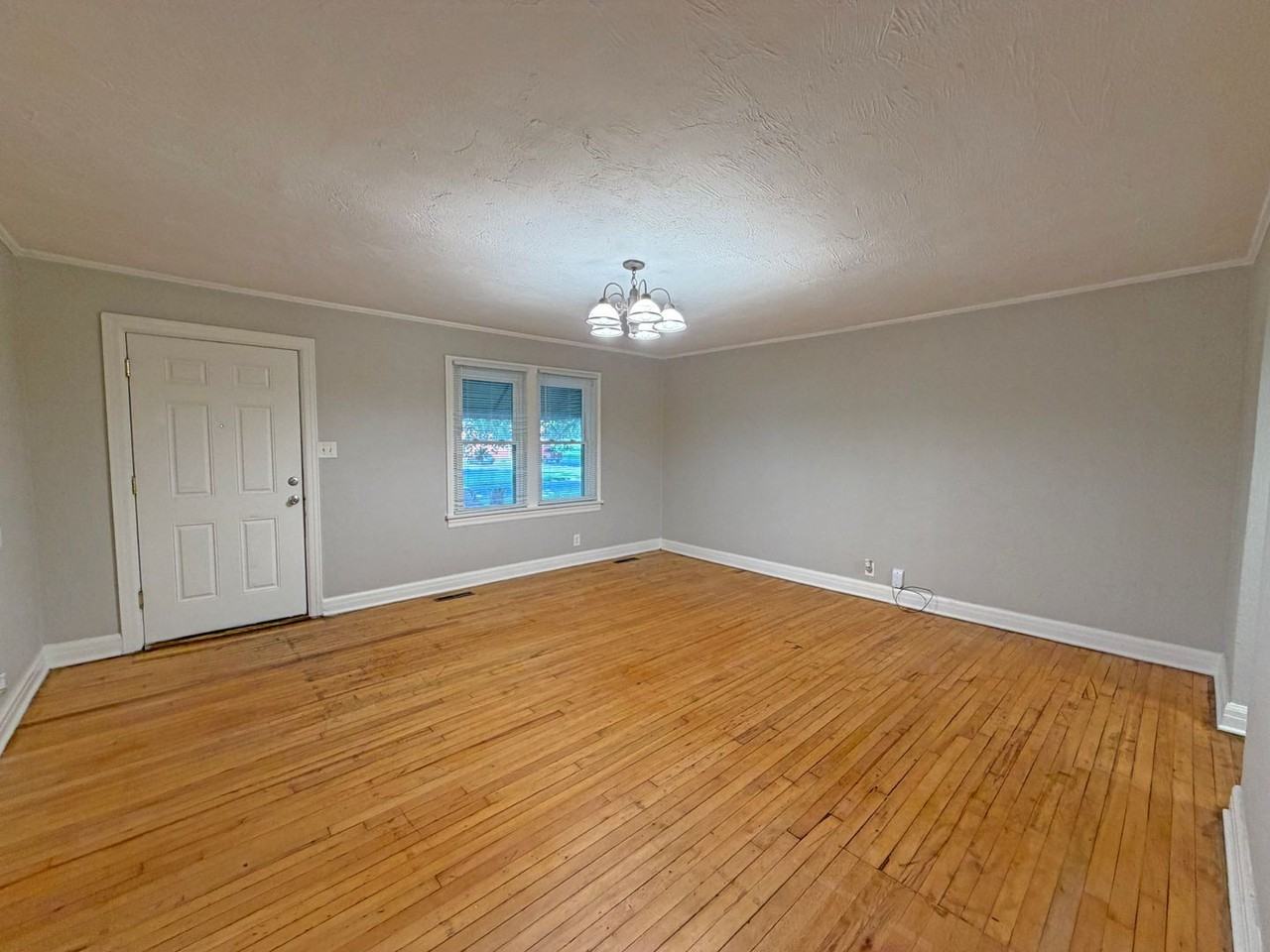 920 N Pickwick Ave - Photo 3 of 14