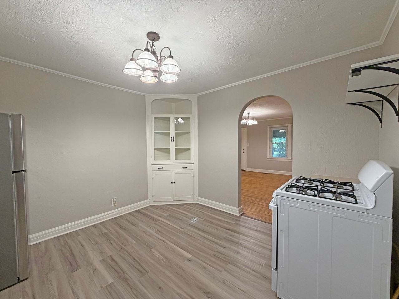 920 N Pickwick Ave - Photo 7 of 14