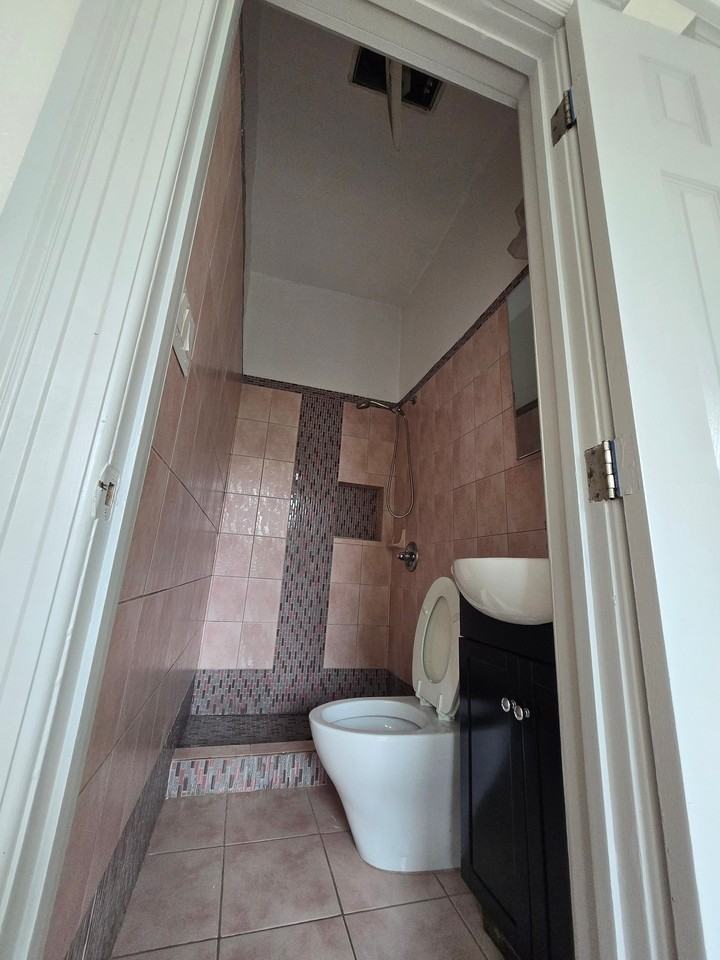 2340 Lane St - Photo 5 of 11