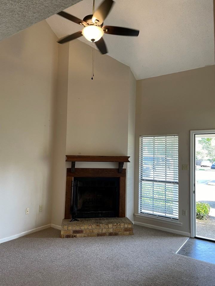 1545 Sharlo Ave - Photo 2 of 9