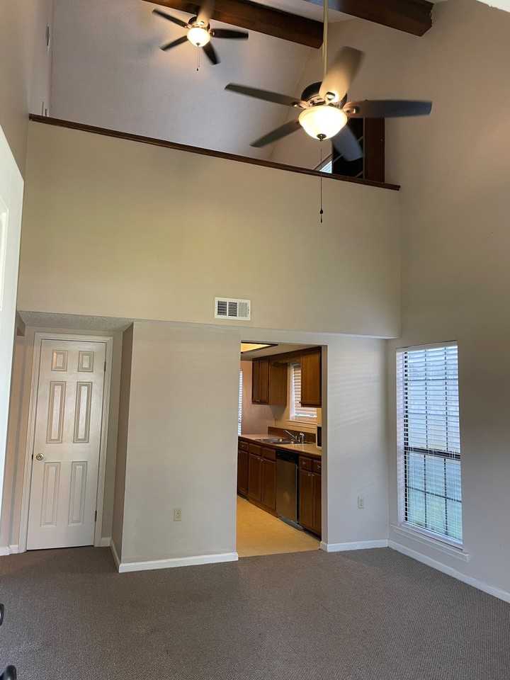1545 Sharlo Ave - Photo 3 of 9