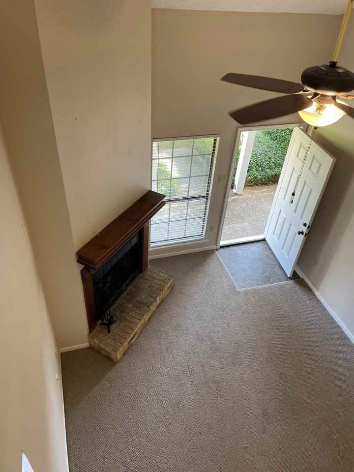 1545 Sharlo Ave - Photo 4 of 9