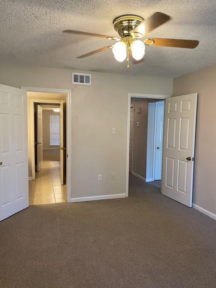 1545 Sharlo Ave - Photo 7 of 9