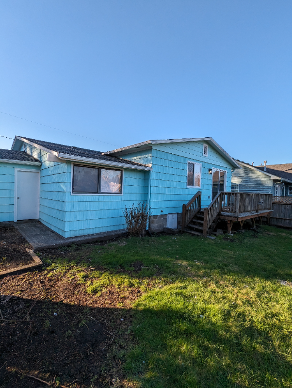 2136 Nw Jetty Ave - Photo 2 of 25
