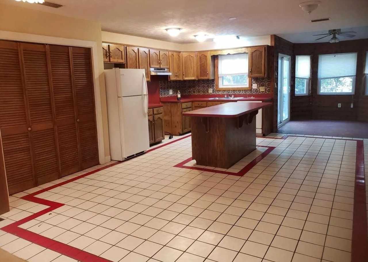 3060 Robertson Rd - Photo 3 of 7