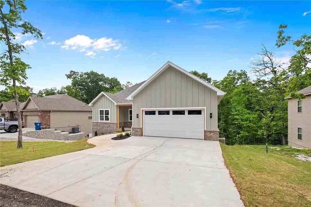 40 Radcliffe Dr - Photo 2 of 20