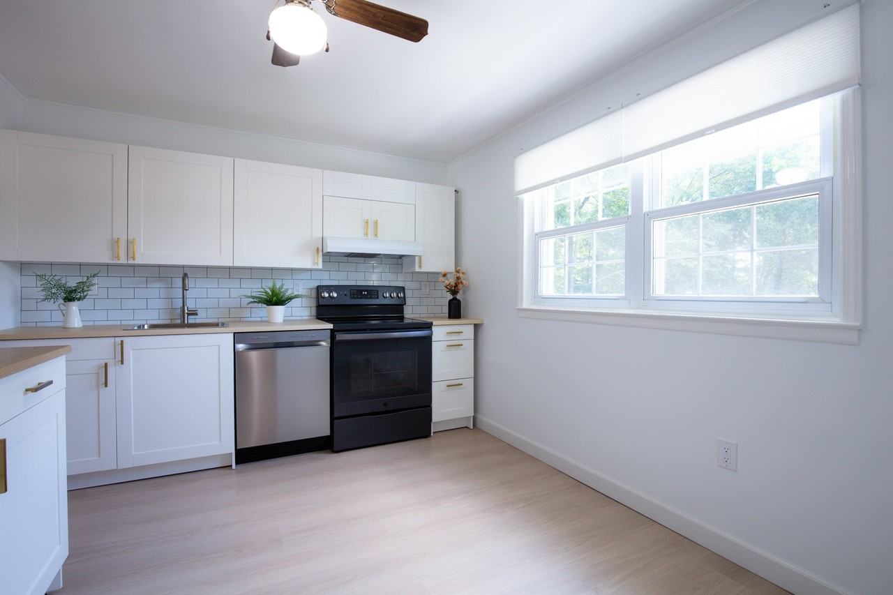 1026 Fox Run - Photo 7 of 45
