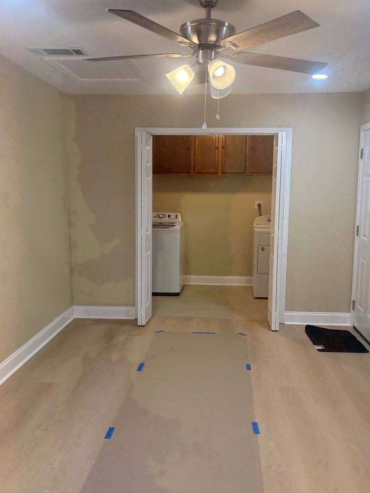 908 N Clark Ln - Photo 3 of 13