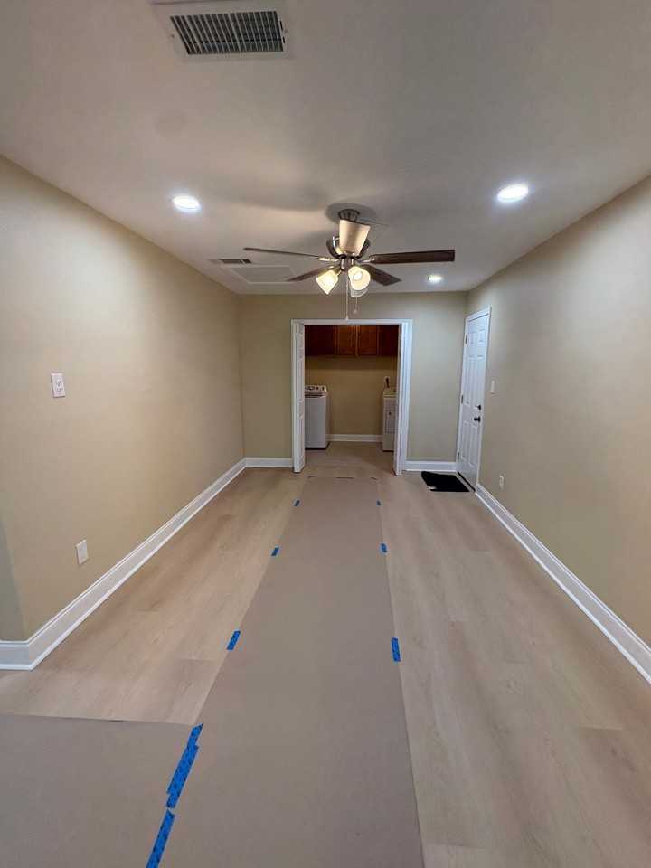 908 N Clark Ln - Photo 4 of 13