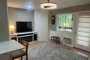featured image of 6125 Harbourside Dr