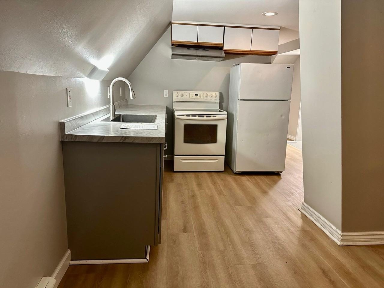 418 Laurel St #3 - Photo 2 of 9