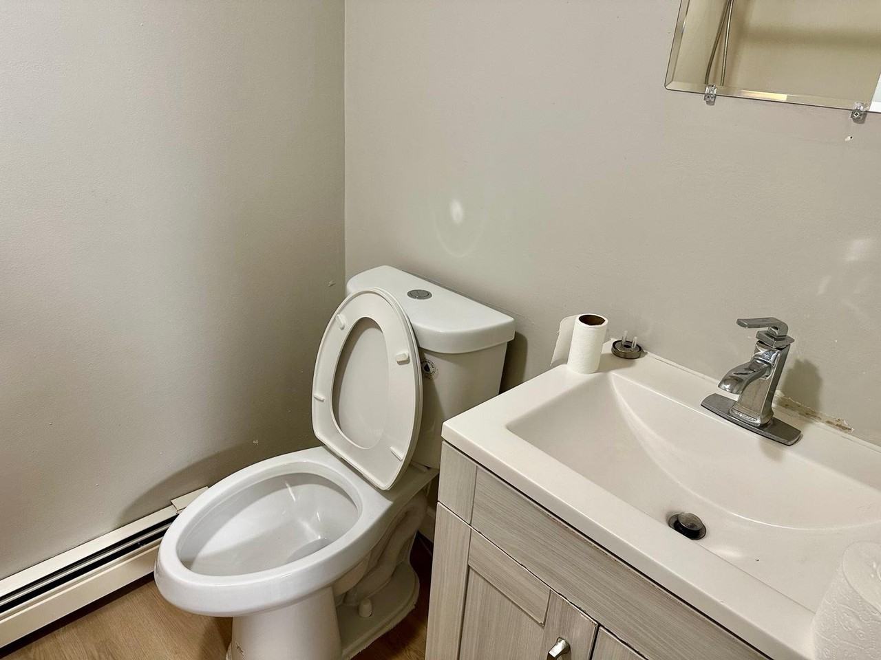 418 Laurel St #3 - Photo 6 of 9