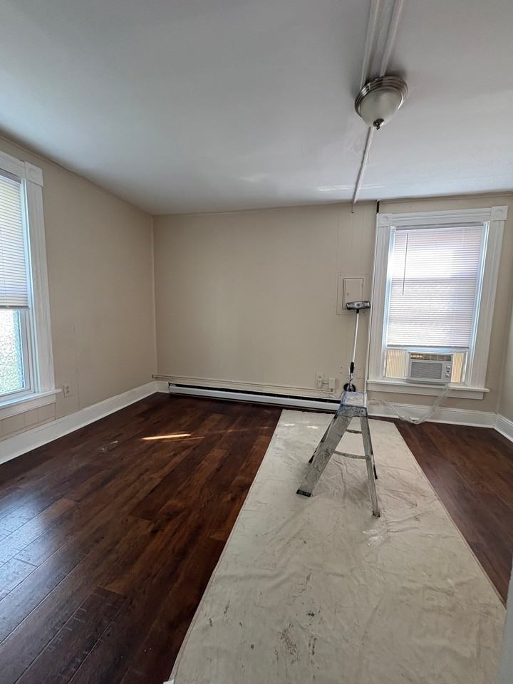 112 N Queen St #4 - Photo 4 of 4