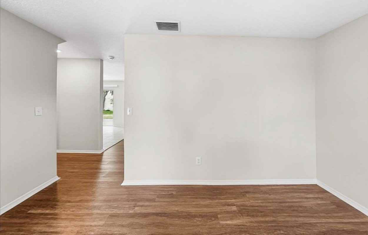 13933 Jacobson Dr - Photo 3 of 17