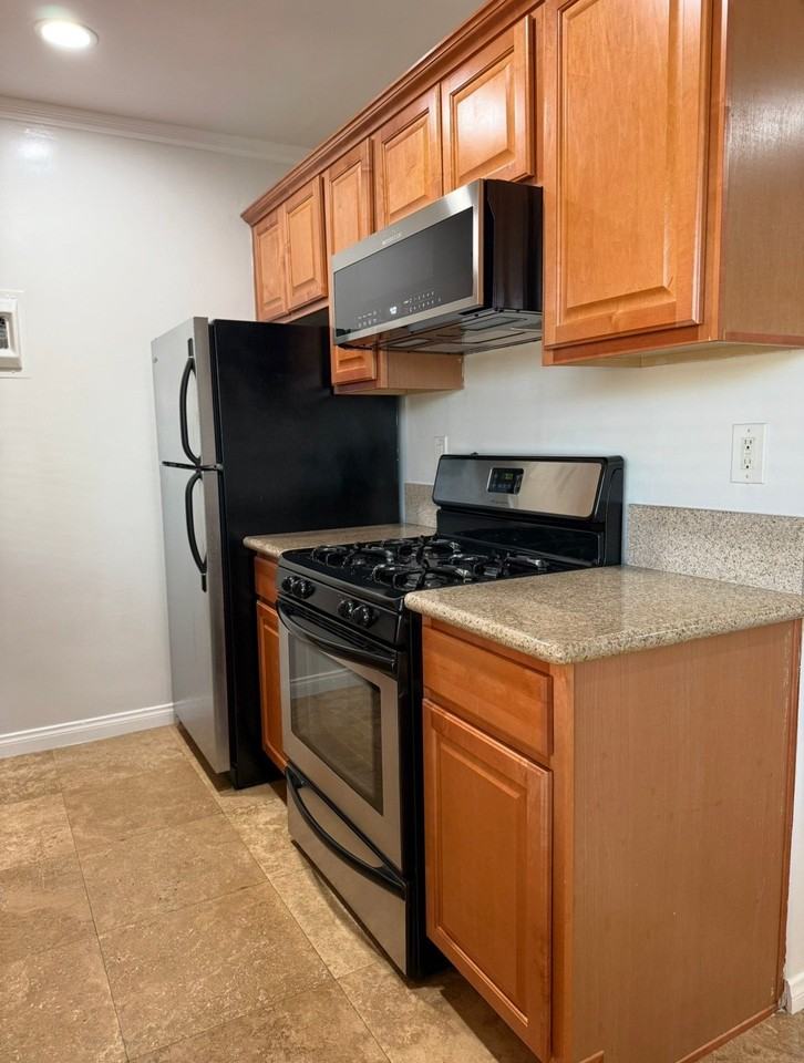 4415 Inglewood Blvd #9 - Photo 3 of 12
