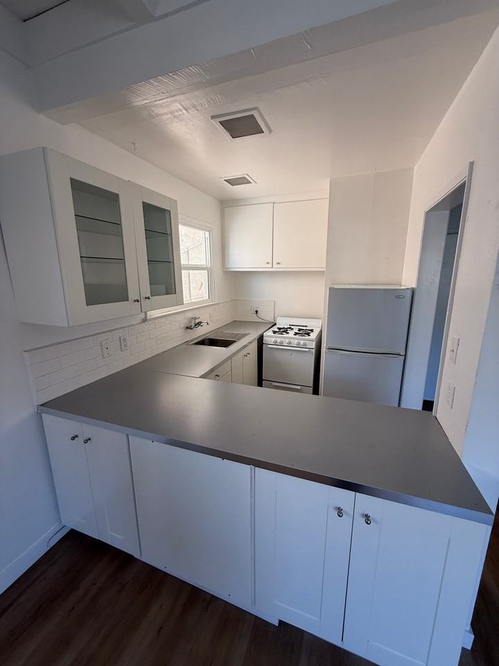 1544 S Beverly Glen Blvd #1540 - Photo 7 of 21
