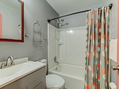 4469 Mohegan Dr - Photo 4 of 15