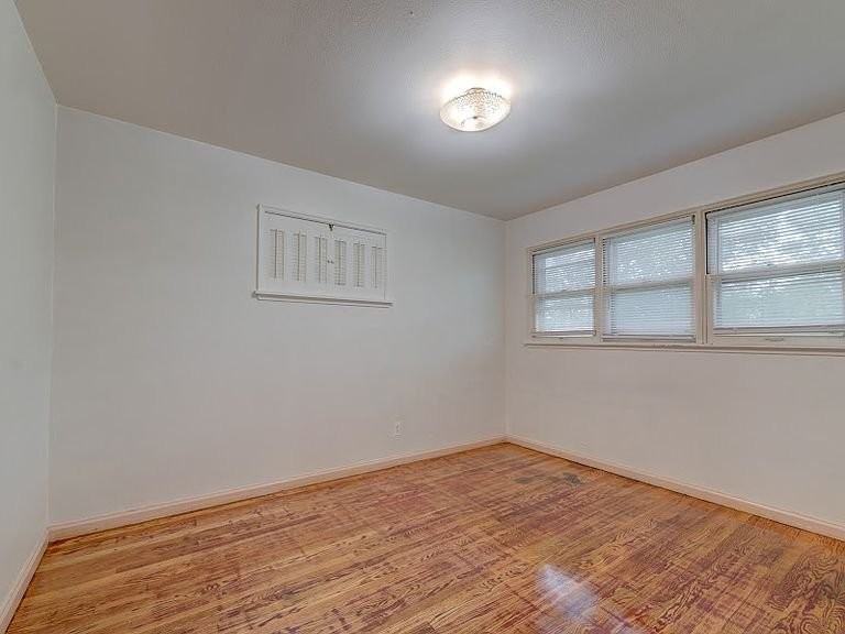 4469 Mohegan Dr - Photo 5 of 15