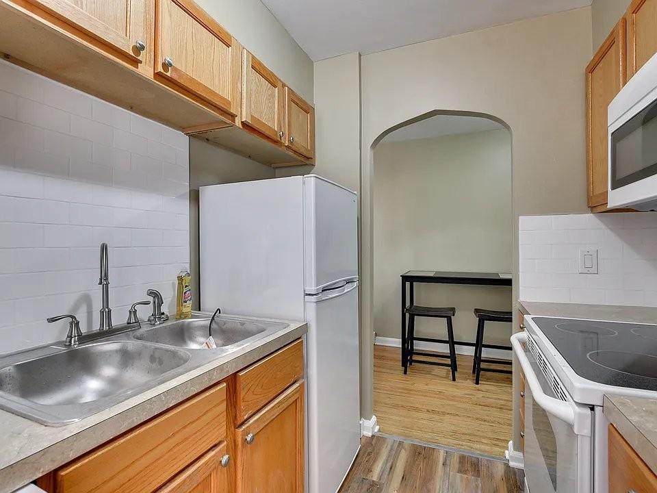 4611 Wakeley St - Photo 5 of 16