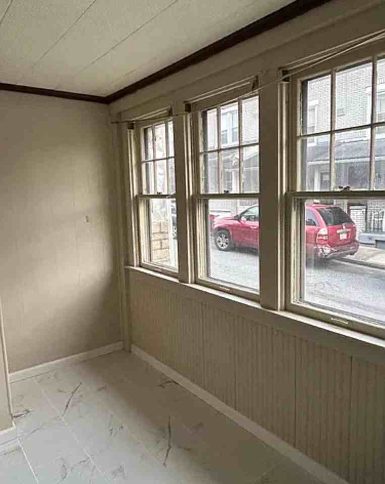 417 1/2 E Court St - Photo 3 of 18