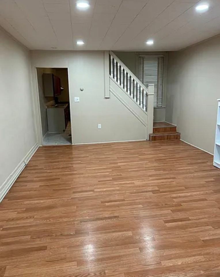 417 1/2 E Court St - Photo 4 of 18