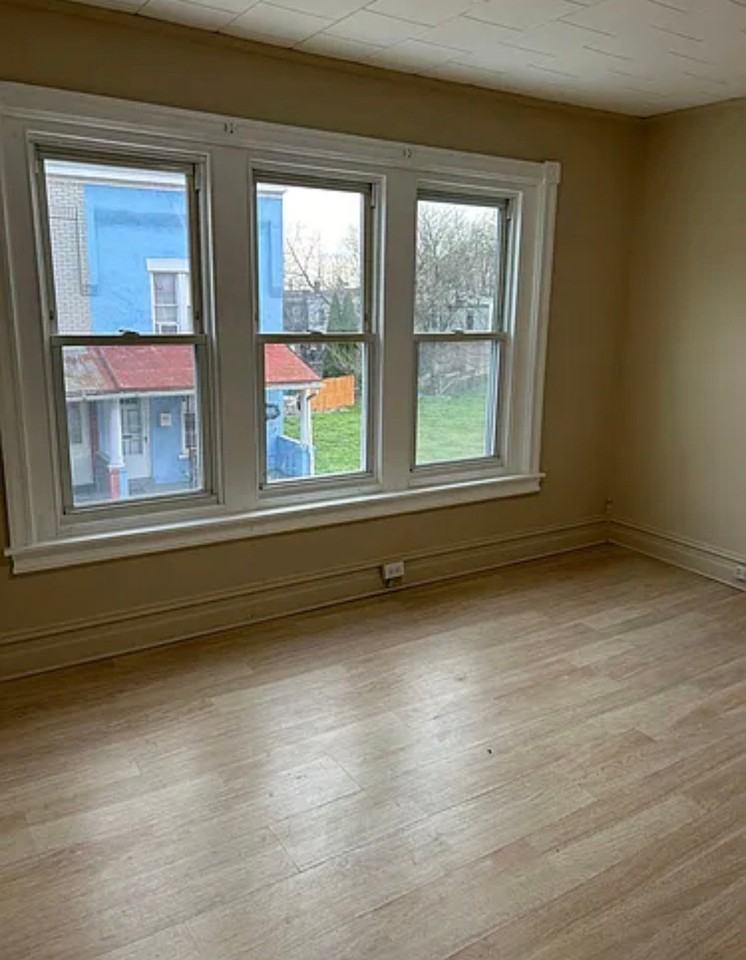 417 1/2 E Court St - Photo 6 of 18