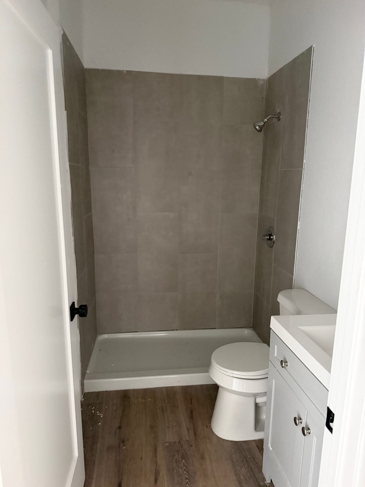403 S Calaveras - Photo 2 of 12