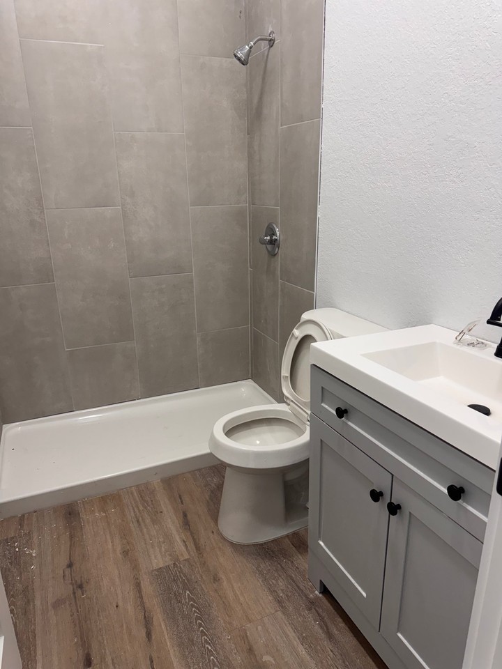 403 S Calaveras - Photo 4 of 12