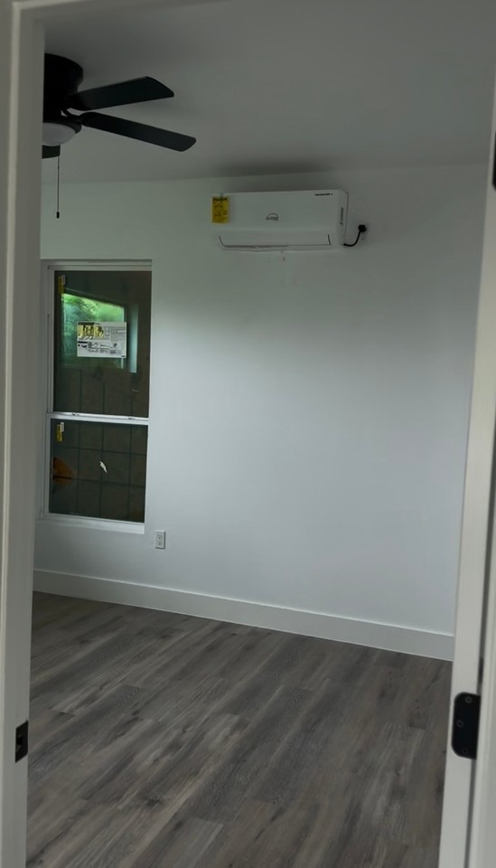 403 S Calaveras - Photo 5 of 12