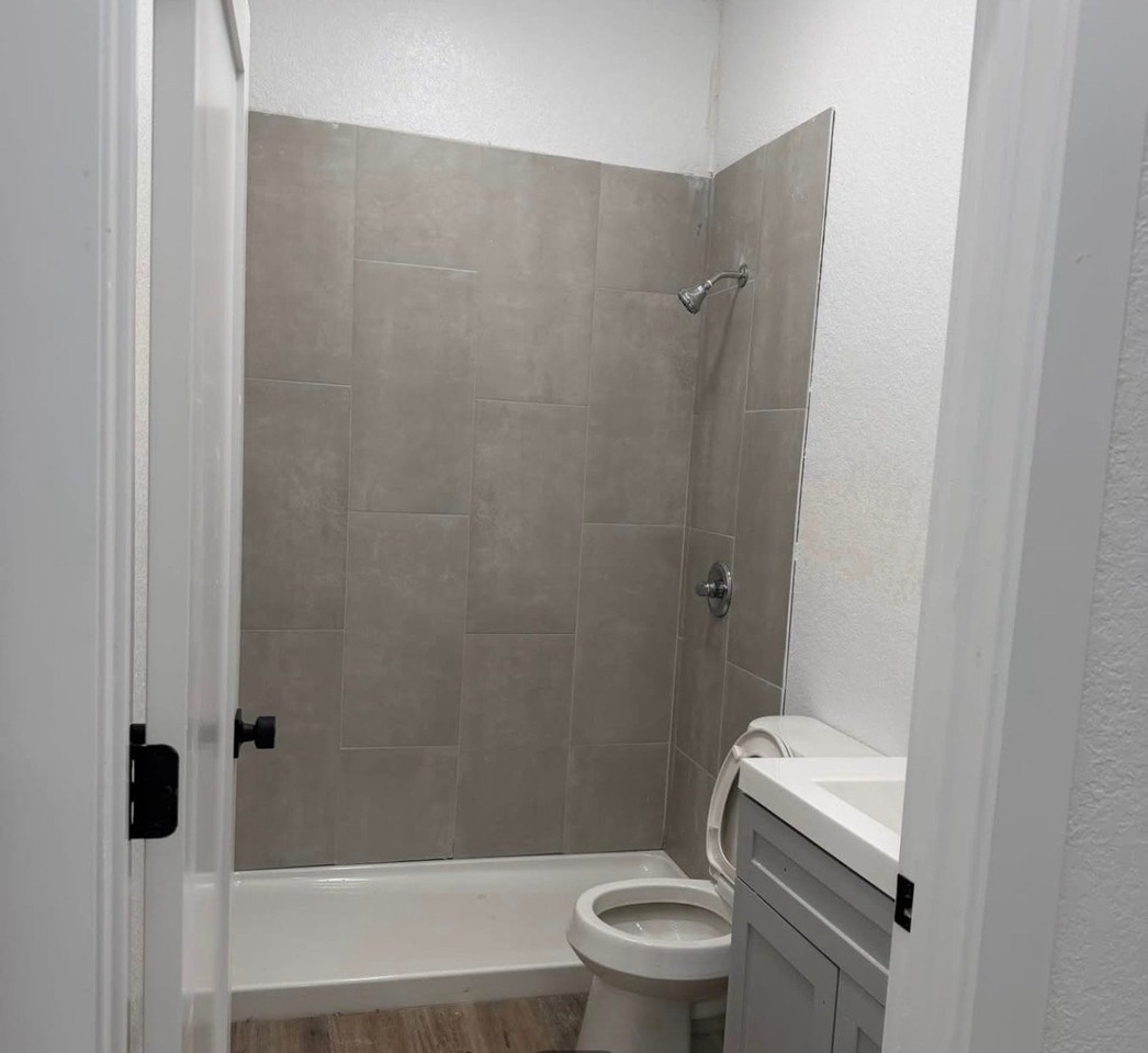 403 S Calaveras - Photo 6 of 12