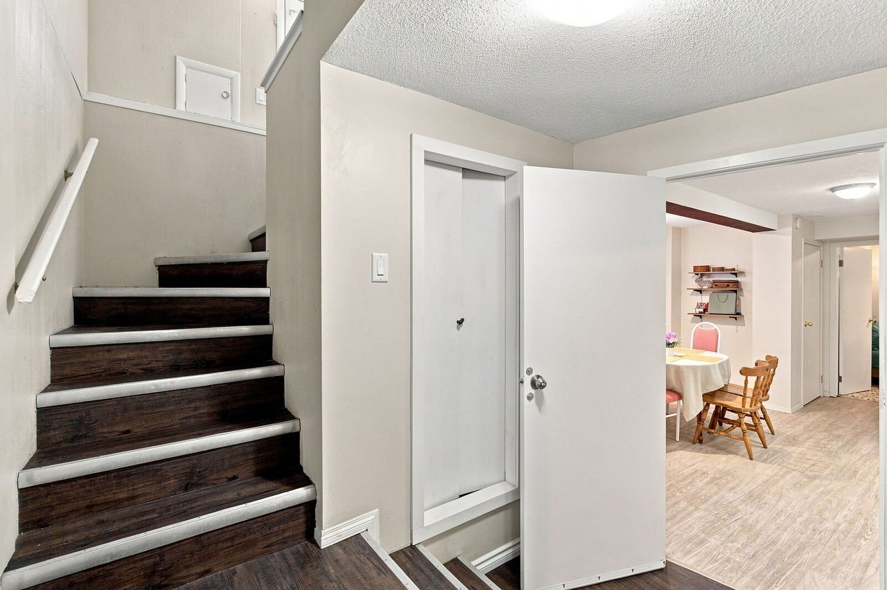 1212 Rosehill Dr Nw - Photo 2 of 11