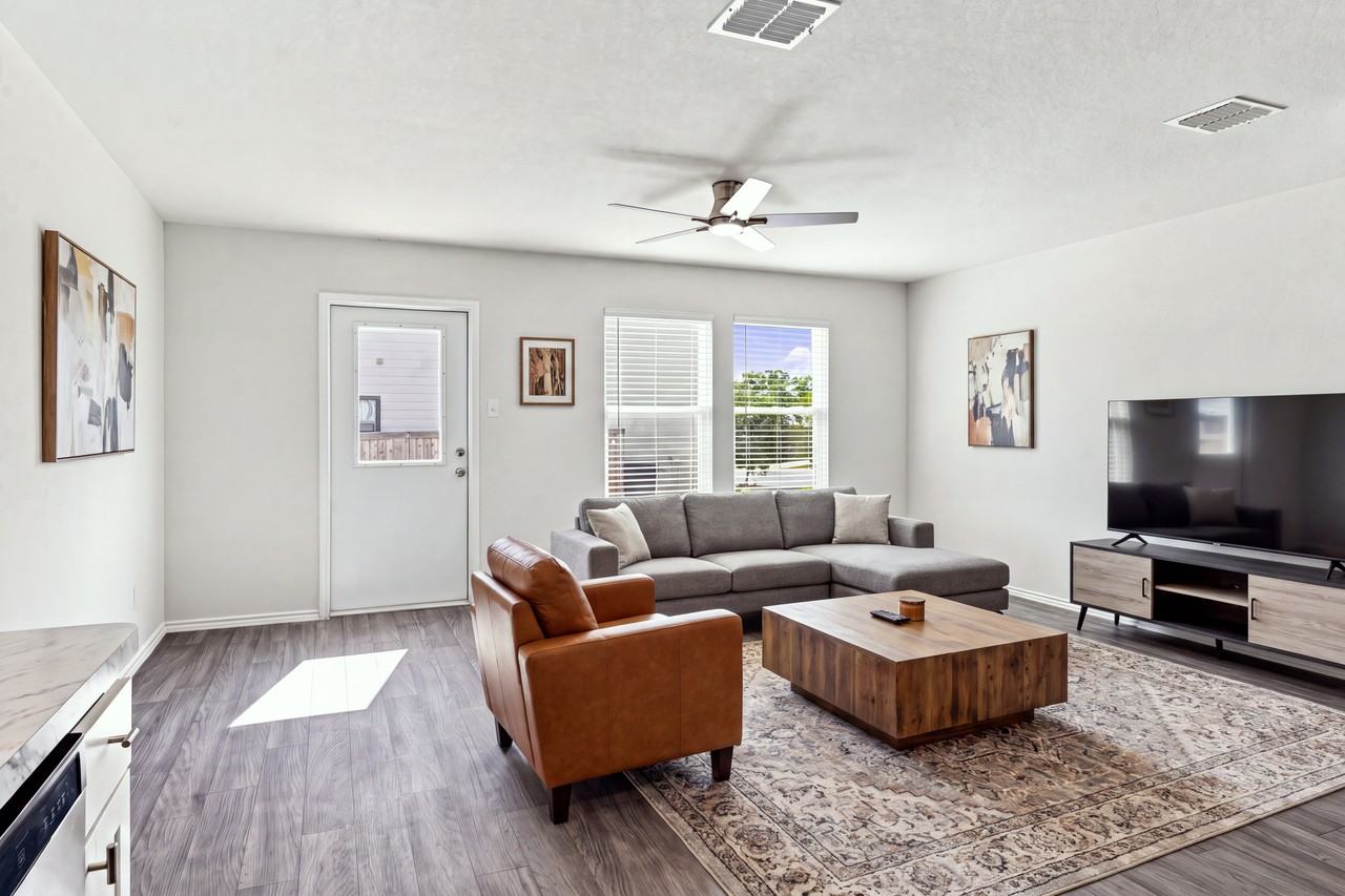 3362 Northwestern #1502 - Photo 2 of 12